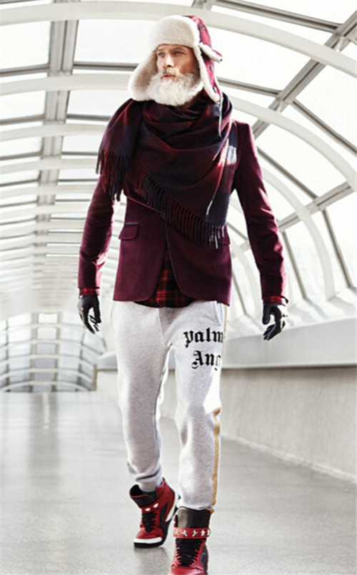 320名圣诞老人整体冲浪？？？八一八圣诞节奇闻趣事