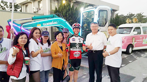 图说怪手环台净滩活动，，，智绘优德88智能环保节能