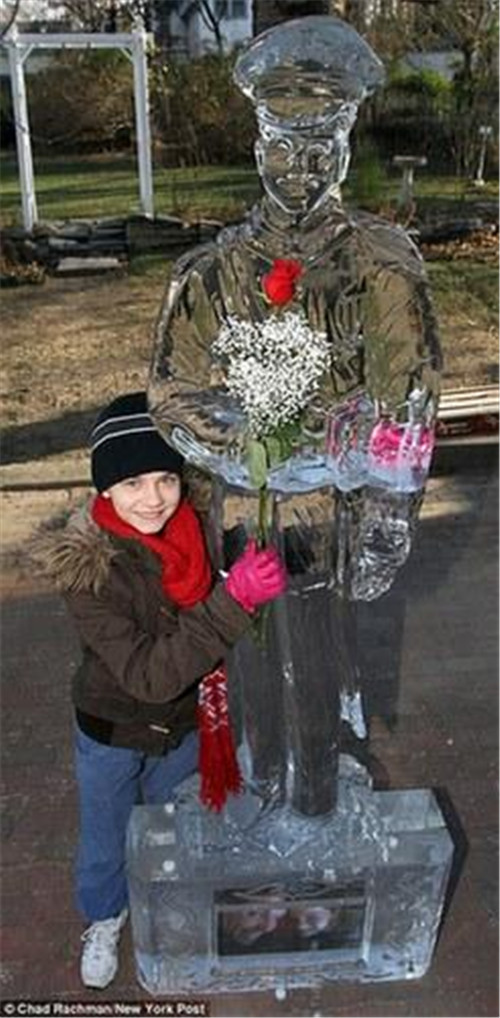 320名圣诞老人整体冲浪？？？八一八圣诞节奇闻趣事