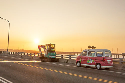 图说怪手环台净滩活动，，，智绘优德88智能环保节能