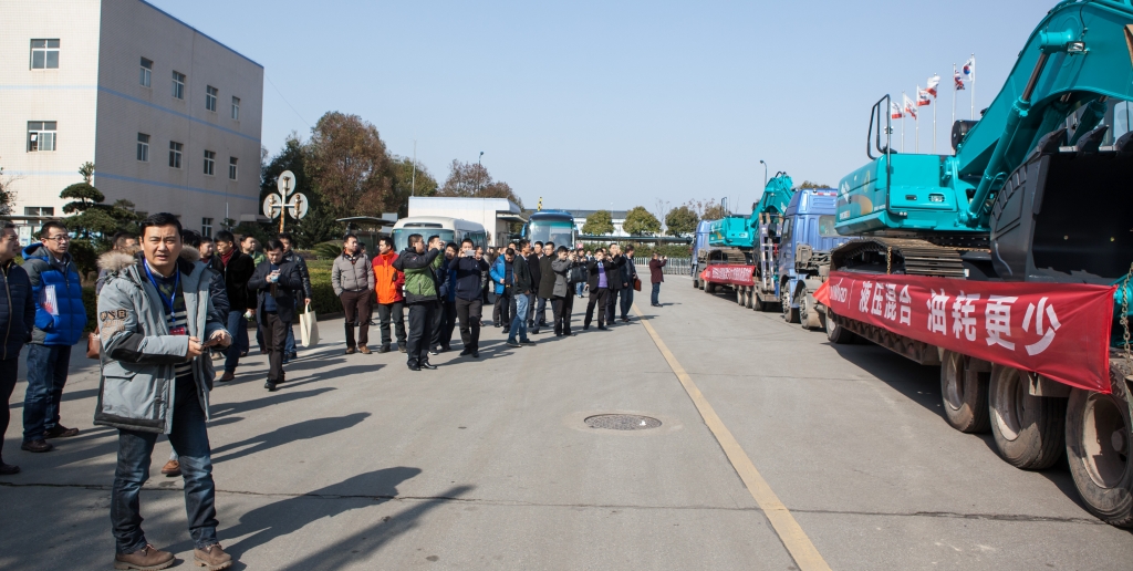 就这样被你征服！优德88智能100台液压混淆动力挖掘机挺进矿山