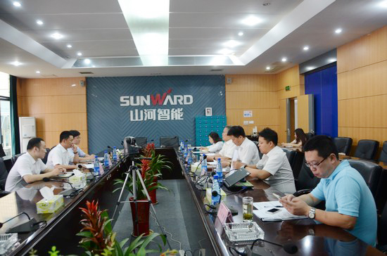 中国出口信用包管公司向导一行考察优德88智能　