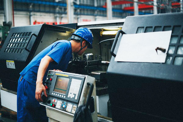 曾梦想当厨师，，却成数控车工巨匠