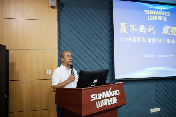 500多名挖掘机用户实地考察，，，，，为优德88智能点赞！