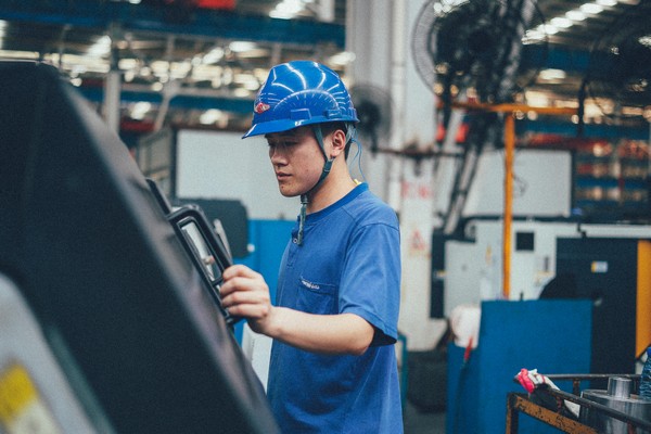 曾梦想当厨师，，却成数控车工巨匠