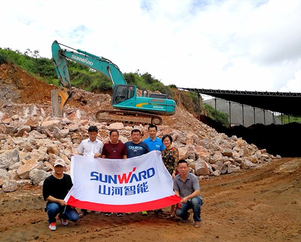 看石场风云怎样演绎？？？优德88智能矿山战神SWE470E大型挖掘机一锤定音！