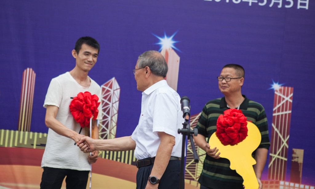 民族挖掘机品牌先导者，，，优德88智能“城镇建设利器”SWE80E9荣耀上市