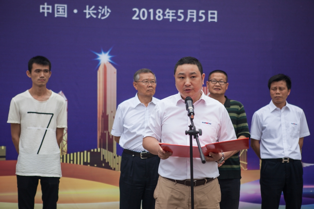 民族挖掘机品牌先导者，，，优德88智能“城镇建设利器”SWE80E9荣耀上市