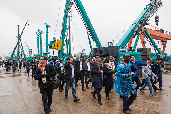 “一带一起”国家代表团到访优德88智能，，，，感受“大开眼界”