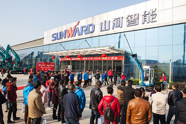 十年相随，，，，成绩相互，，，，来听听优德88智能挖掘机客户的真实声音