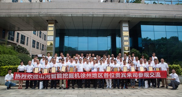 500多名挖掘机用户实地考察，，，，，为优德88智能点赞！