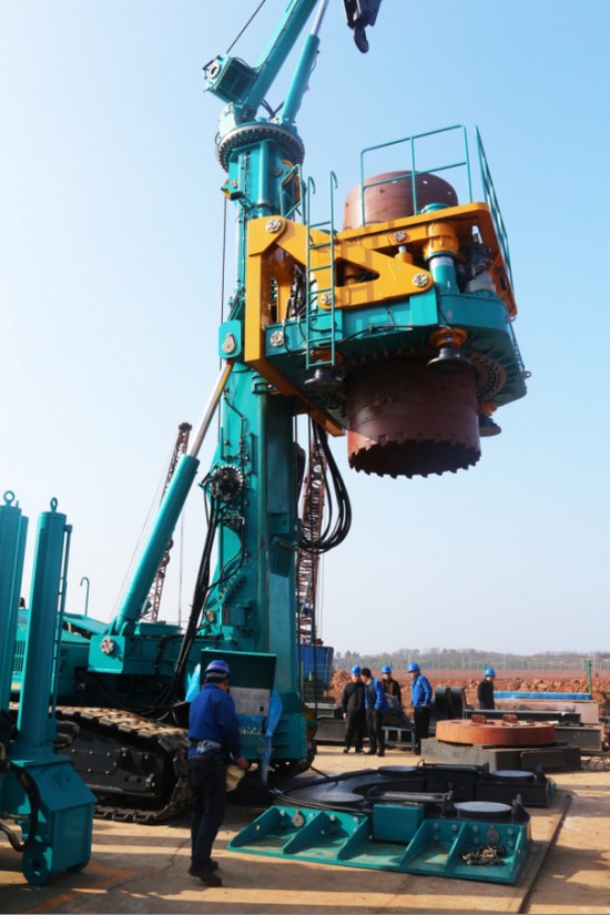 喜讯！优德88智能SWRC170自行式全回转全套管钻机获湖南省首台(套)重大手艺装备产品奖励！