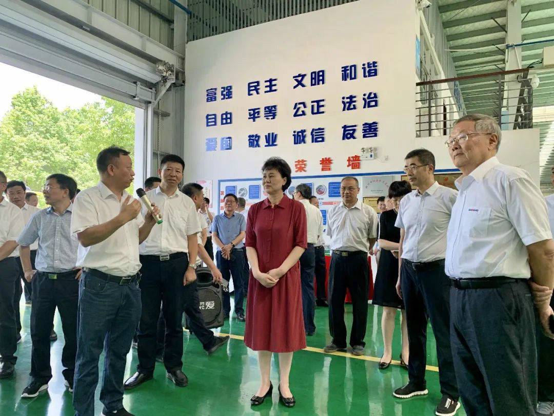 省委常委、统战部部长黄兰香考察调研优德88科技