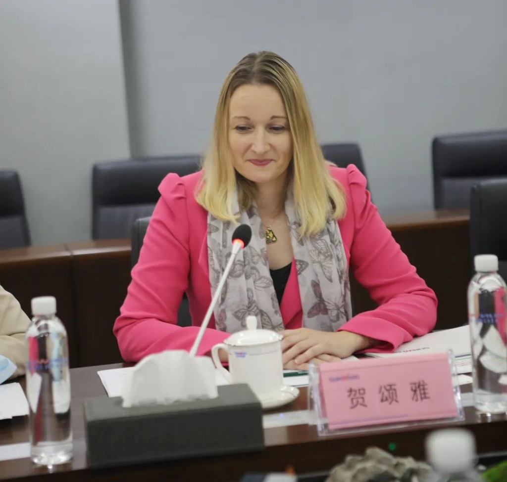 英国驻广州总领事贺颂雅考察优德88智能