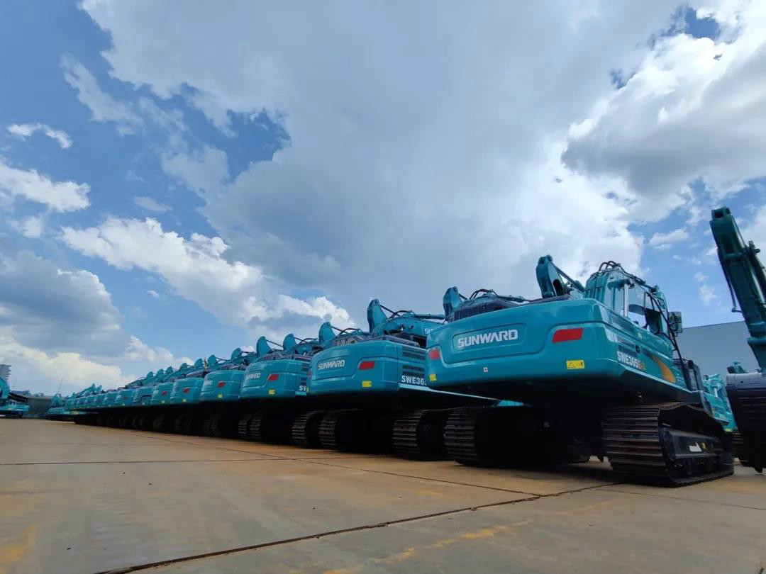 以先导式立异实现挖掘机从无到有，，，，，从小到大，，，，，从大到强！