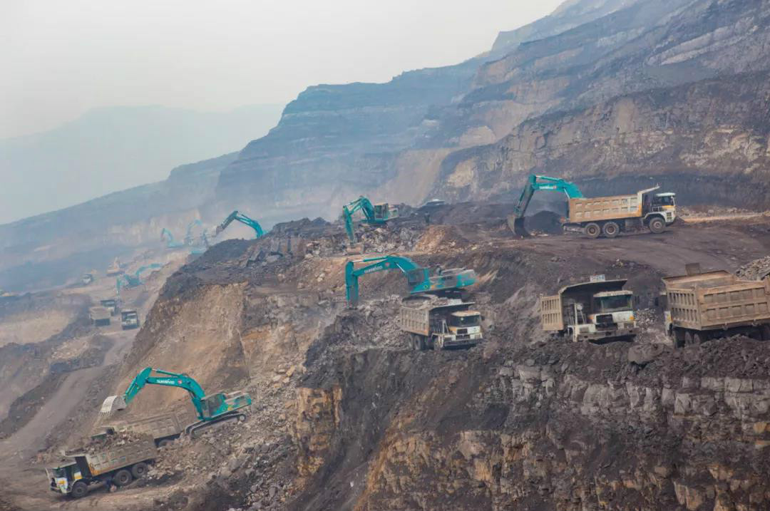 以先导式立异实现挖掘机从无到有，，，，，从小到大，，，，，从大到强！