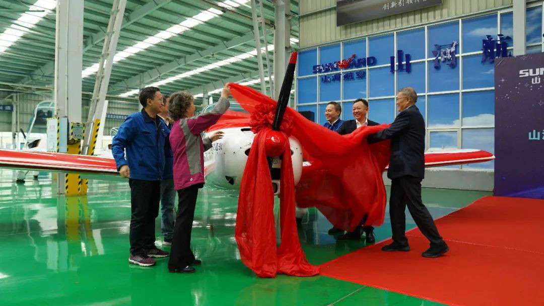 跨上新征程，，，，，谱写优德88航空工业新篇章 ——优德88科技第99、100架SA60L(阿若拉)飞机正式下线