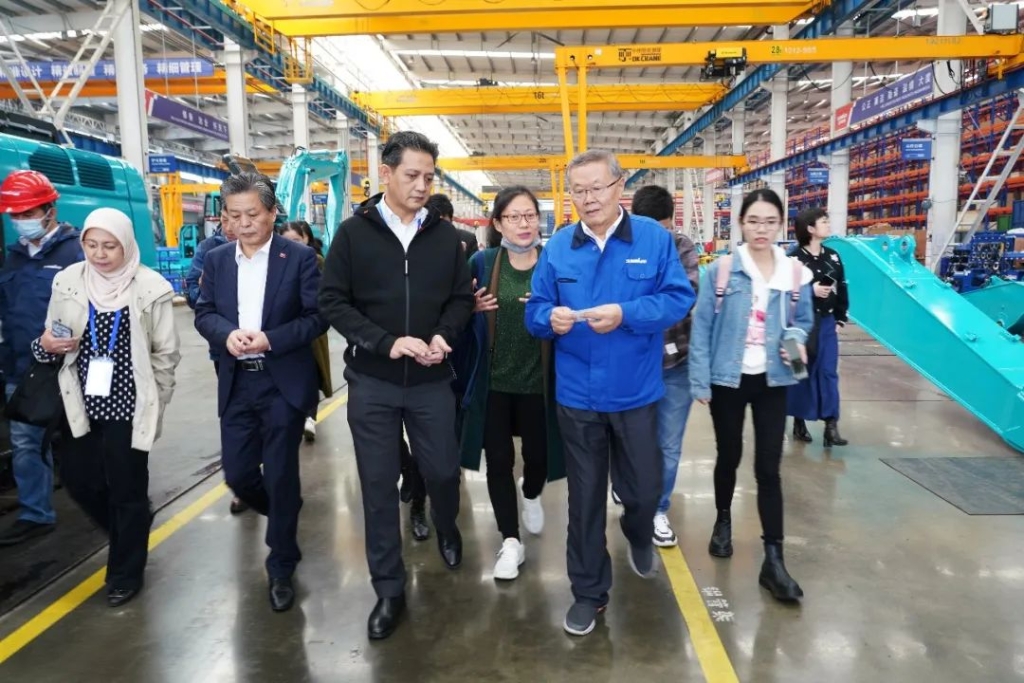 东盟联合参访团考察优德88智能