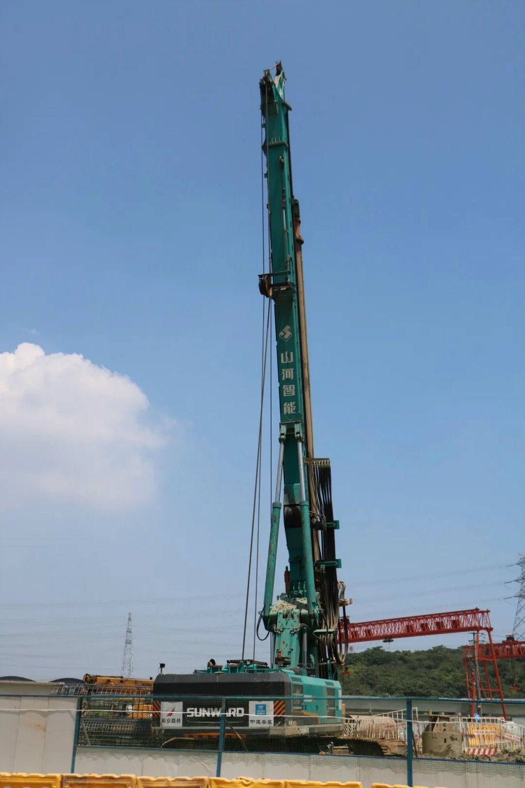 从业20多年的他，，，，为何对优德88智能旋挖钻机情有独钟