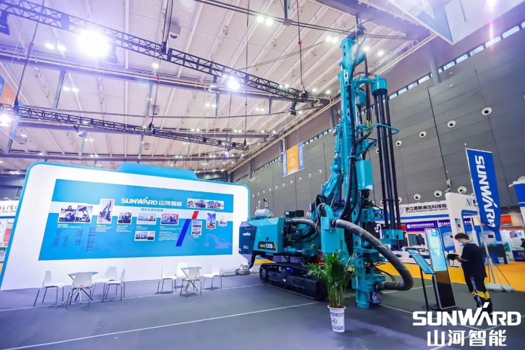 “优德88绿”亮相长沙国际工程机械展，，，，，50余款产品尽显优德88智能立异实力