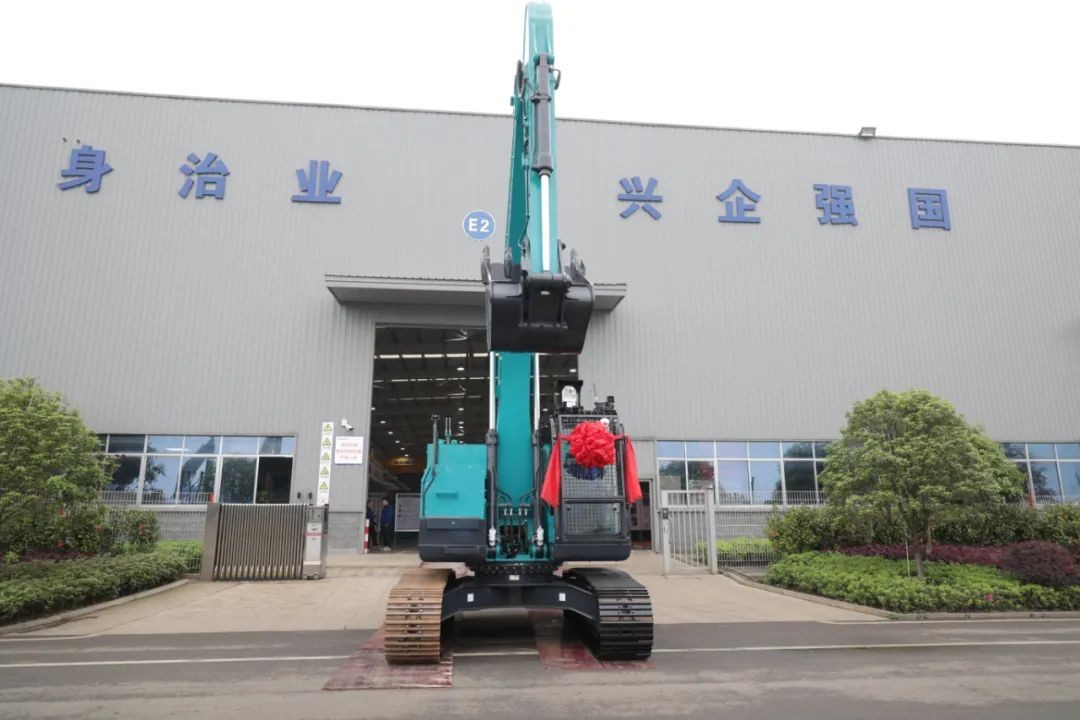 天下首台！优德88智能SWE240FED电动智能挖掘机下线