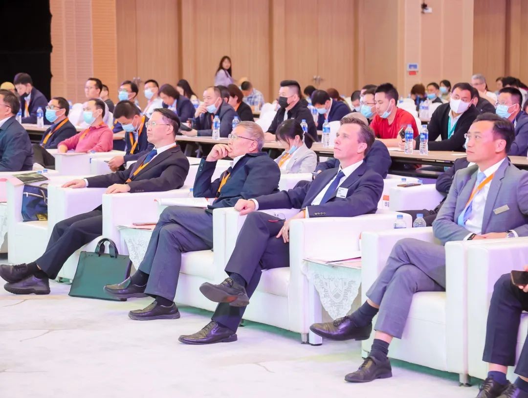 何清华出席长沙国际工程机械工业链生长峰会，，，走“双循环”蹊径要害在于“要做好自己的事情”