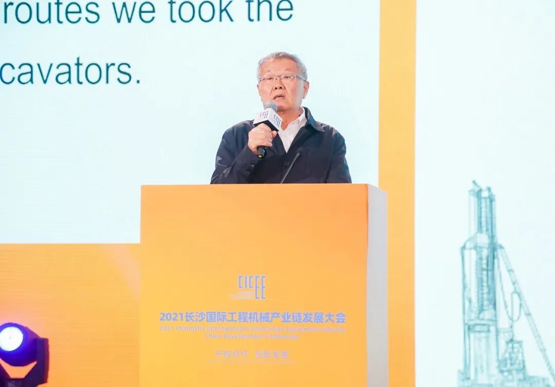 何清华出席长沙国际工程机械工业链生长峰会，，，走“双循环”蹊径要害在于“要做好自己的事情”