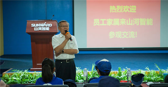 这个炎天，，亲子玩转优德88智能“三栖”装备