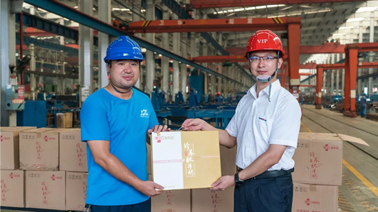 万力集团“送清凉”活动，，，，慰问一线员工