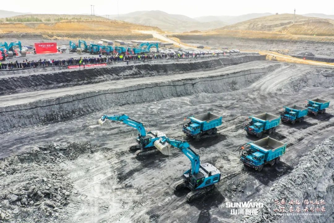 “矿”世能手，，，，，，齐聚优德88智能挖掘机操作手挑战赛