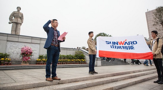 爱岗敬业，，，，，，践行雷锋精神