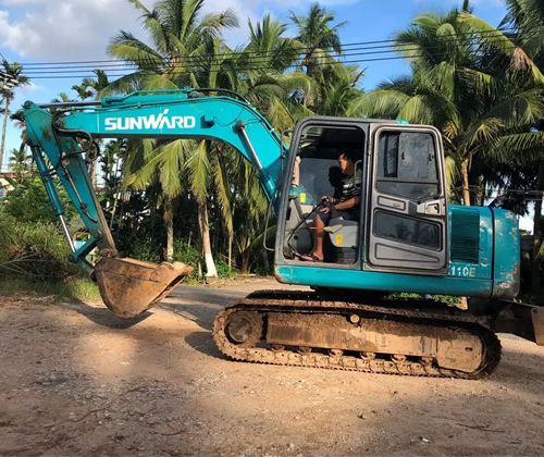 作为村里的创富标杆，，，，陈老板的∶院爱将”事实是谁？？