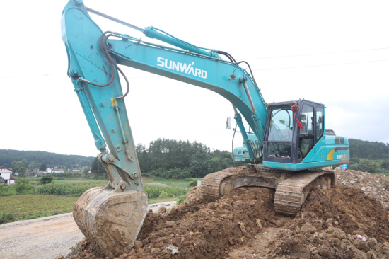 六年六台挖机 邓老板是个“优德88迷”