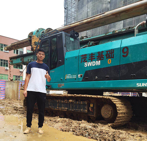 我叫阿忠，，，忠于事业，，，也忠于优德88智能旋挖钻机