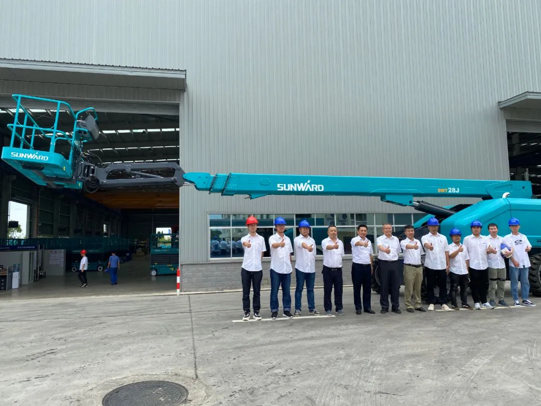 优德88智能首款直臂式高空作业平台顺遂通过评审