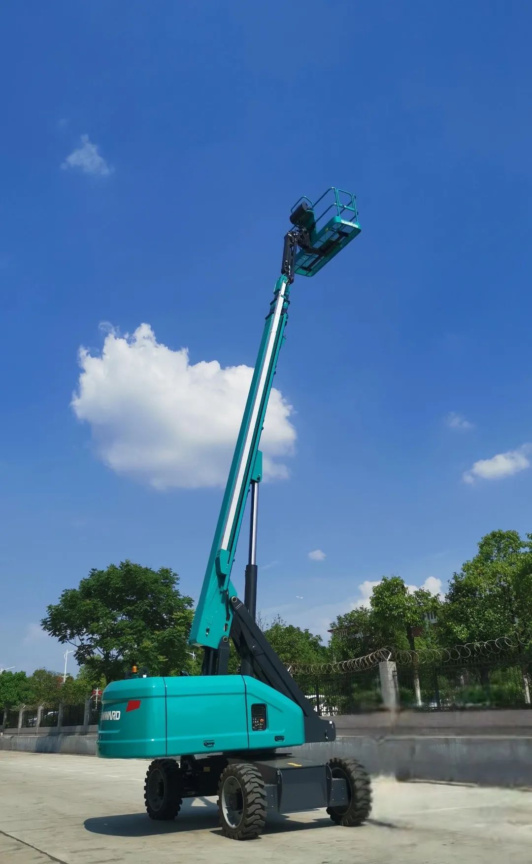 优德88智能首款直臂式高空作业平台顺遂通过评审