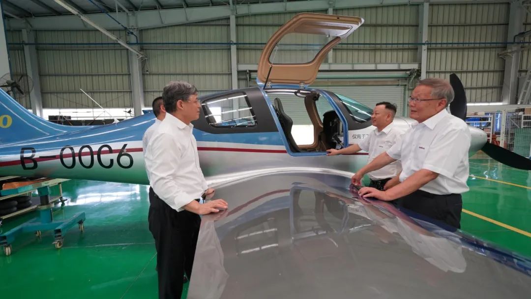 中国民用航空局总工程师殷时军率队考察调研优德88科技