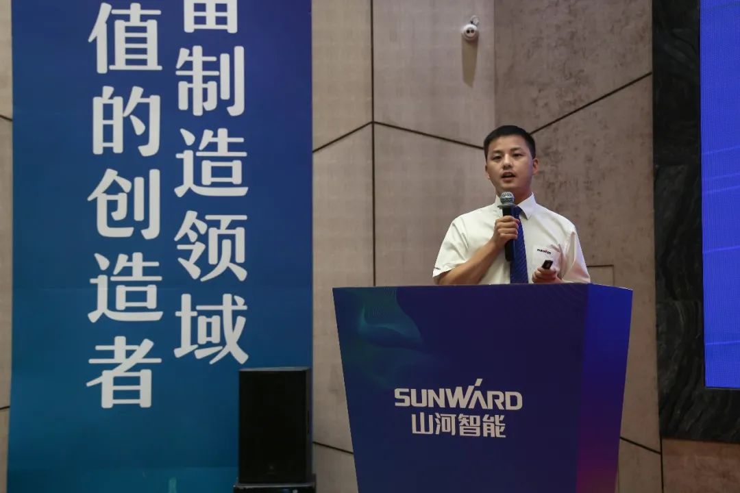 “同心同梦，，，，协力拼搏” ——优德88智能2021年挖掘机经销商半年度谋划事情聚会圆满召开