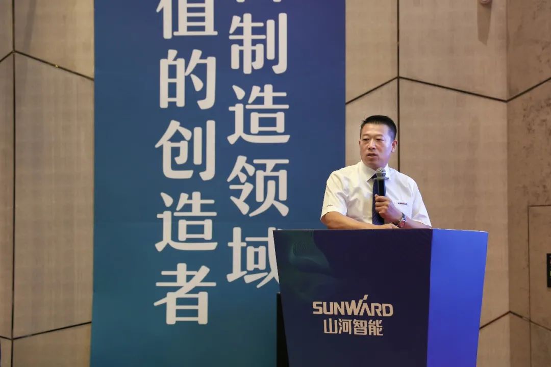 “同心同梦，，，，协力拼搏” ——优德88智能2021年挖掘机经销商半年度谋划事情聚会圆满召开