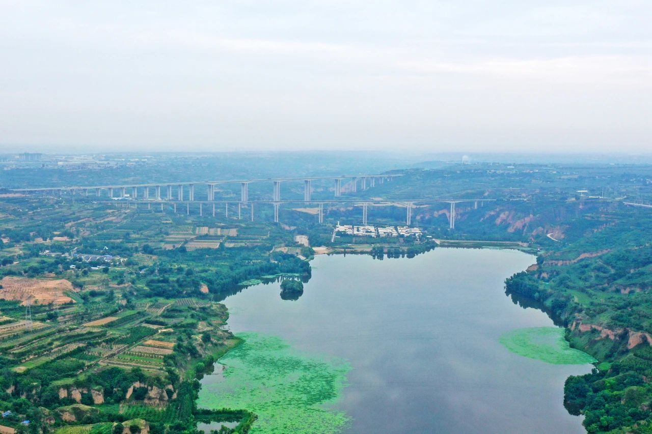 天堑施工，，，，，，玉皇阁二号特大桥桩基主力军是优德88智能旋挖钻机 | 百年风华筑漂亮优德88（3）