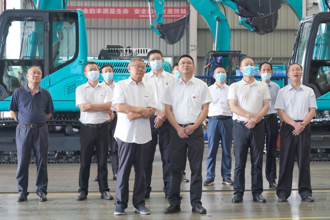 20210820081705_21950 长沙市委常委、市纪委书记胡卫兵考察调研优德88智能