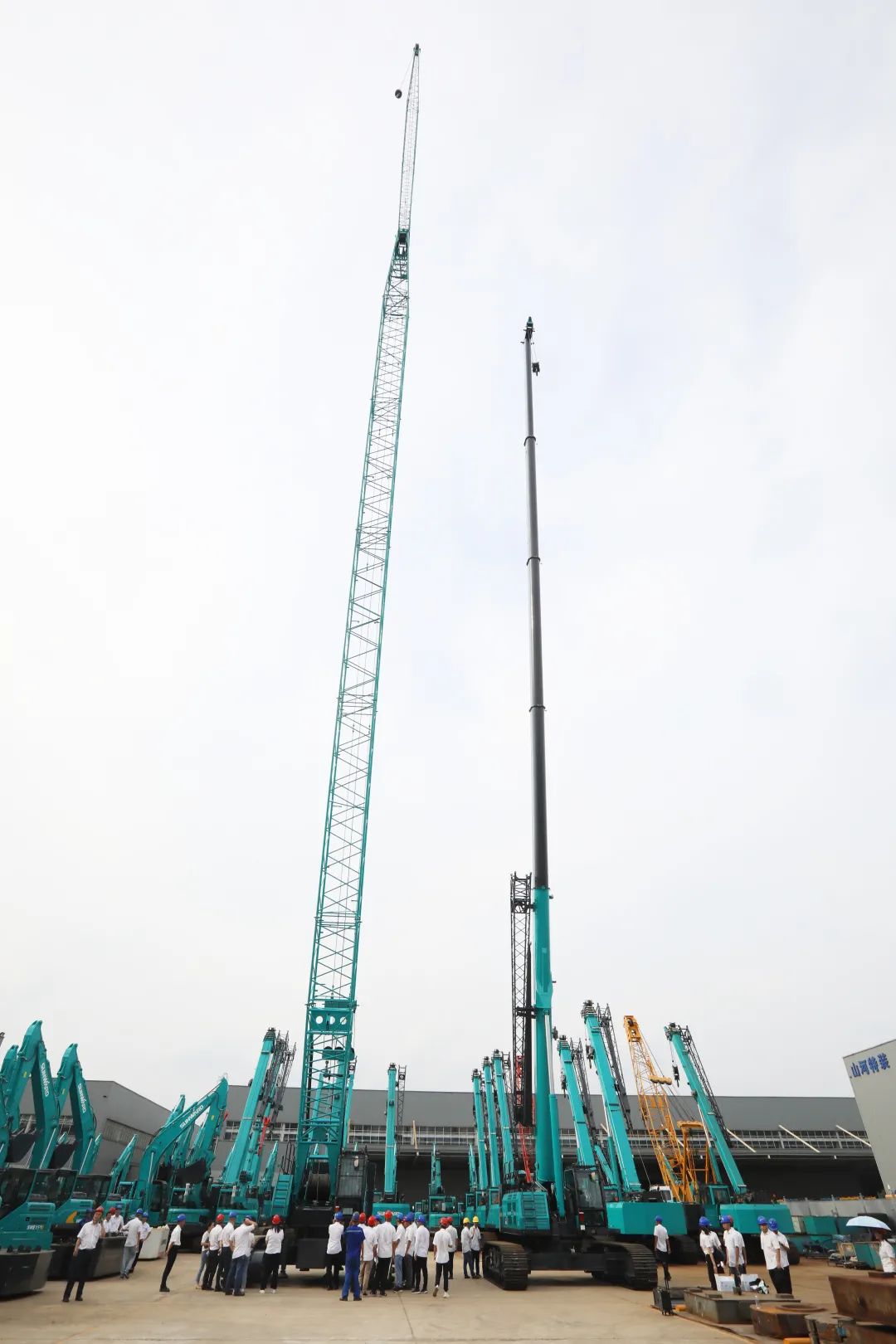 双鹰遨游，，，，“E”往无前！——优德88智能新一代E系列起重机下线！