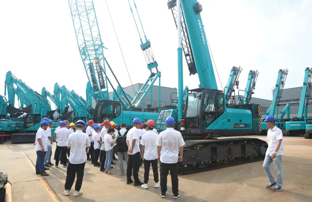 双鹰遨游，，，，“E”往无前！——优德88智能新一代E系列起重机下线！