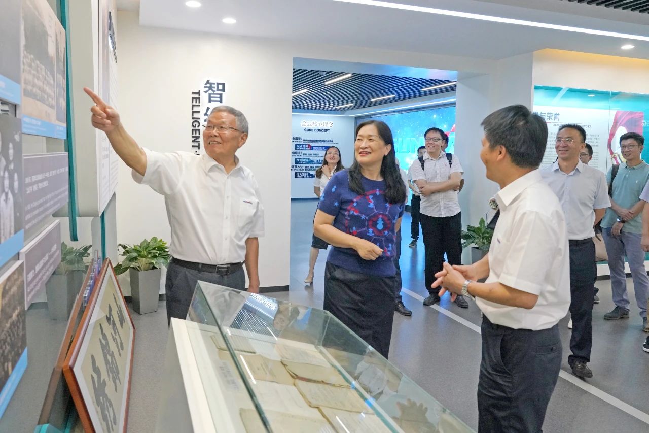 为立异创业精神点赞！中国工程院院士陈晓红一行到访优德88智能