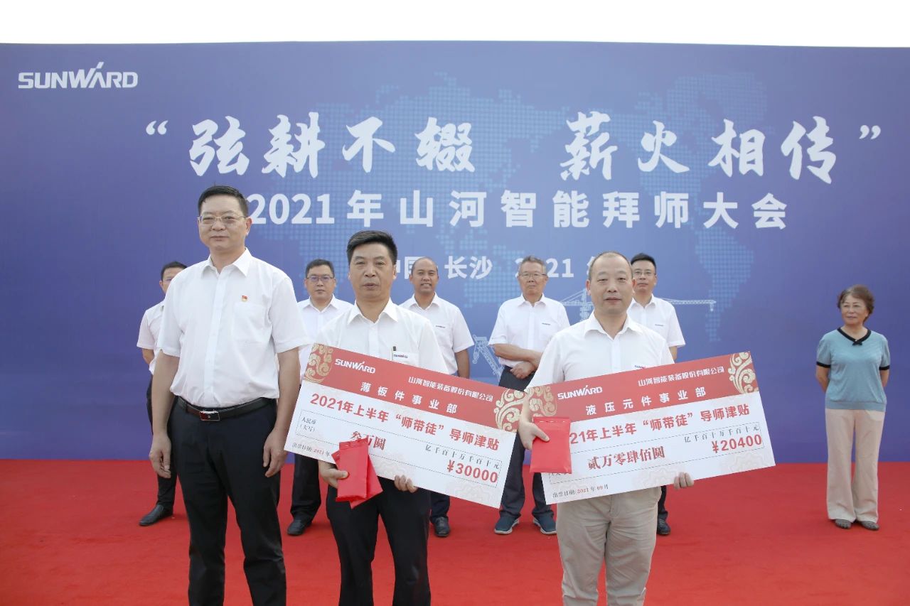 百人齐聚拜师恩 | 优德88智能“传帮带”人才作育模式为公司生长积贮实力