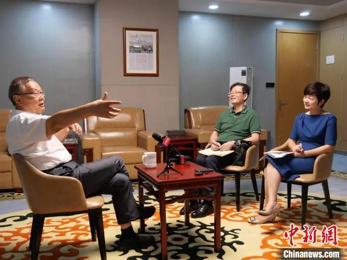 媒体聚焦 | 中新社专访——优德88智能首创人何清华：向着太阳奔驰的筑梦人