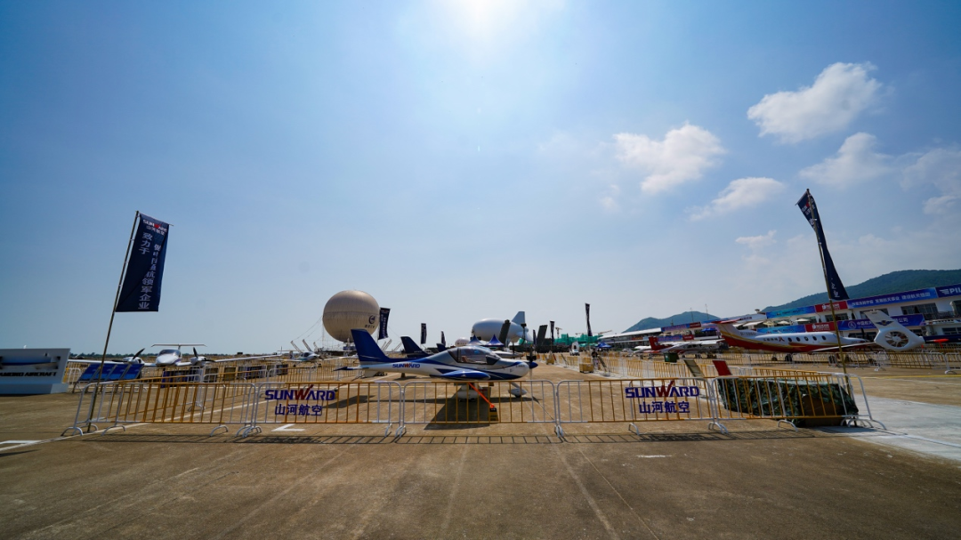 20211005080403_19863 新机、航行演出…2021中国航展优德88航空秀给你看
