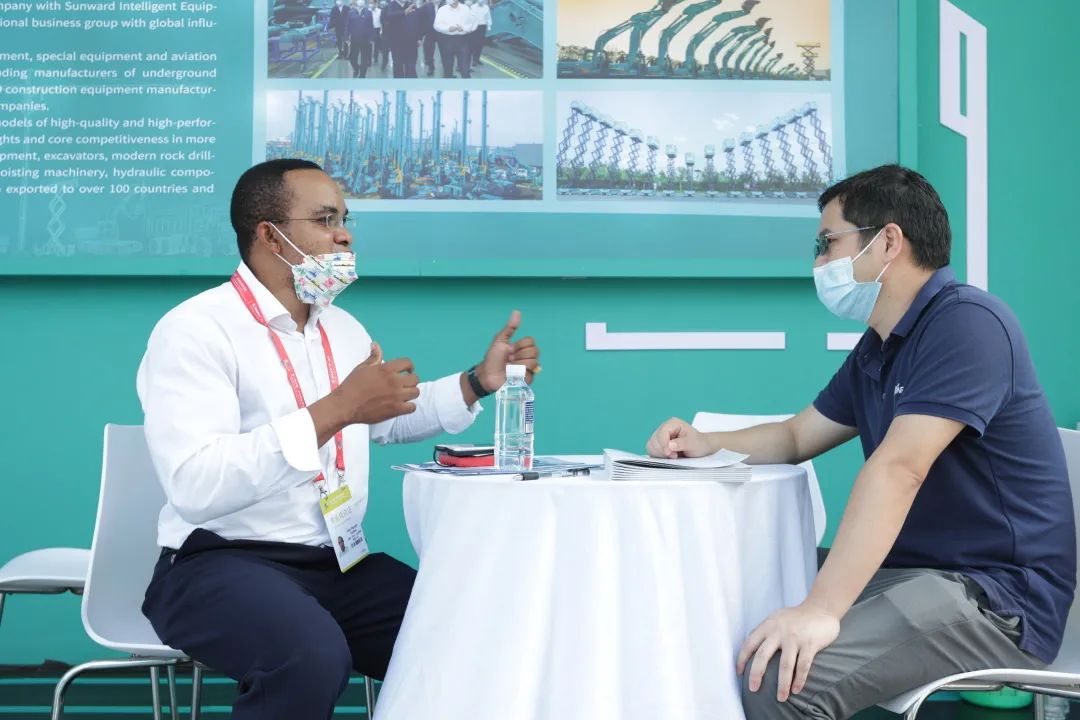亮相中非经贸博览会！优德88智能尽展工程机械国产品牌魅力