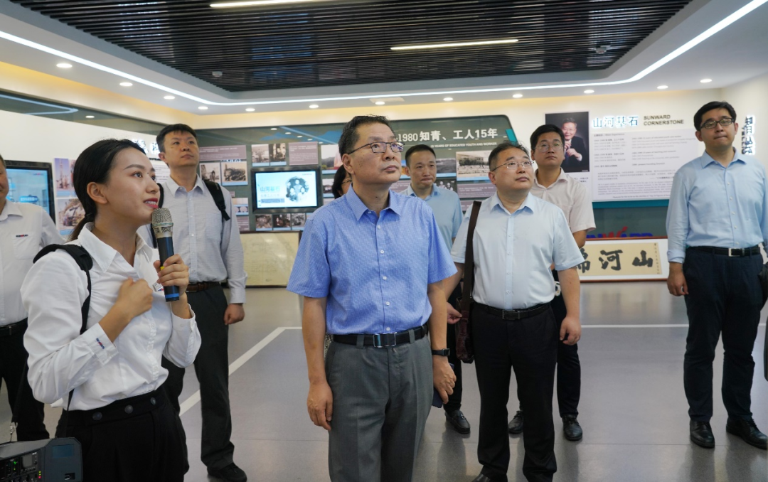 中国出口信用包管公司向导一行调研优德88智能