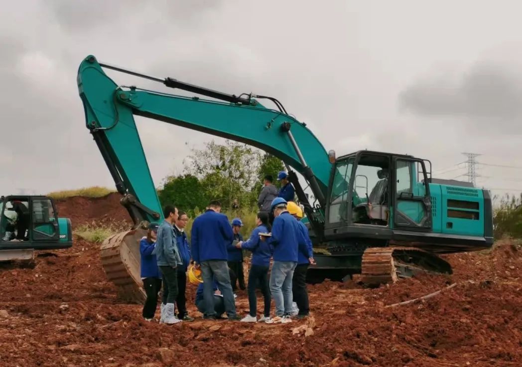 一起来“找茬”！10位“超等体验官”试驾优德88智能最新“F系列”挖掘机
